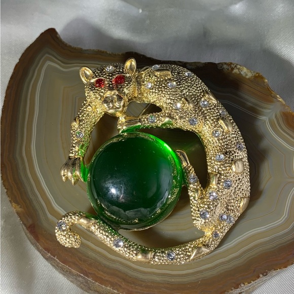LEOPARD CAT RHINESTONE  GOLD PLATED GAUDY GREEN GLASS JELLY BELLY BROOCH - Picture 1 of 5